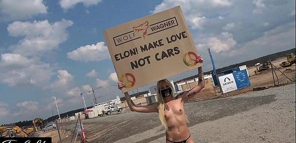  Nacktprotest vor Tesla Gigafactory Berlin Pornodreh gegen Elon Musk